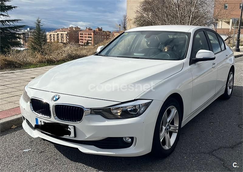 Blanco Usado 2012 BMW 318 Berlina | 11.000 € (Un poco caro) - Imagen 1/4