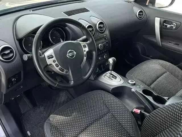 Usado Nissan Qashqai Acenta 141 CV (103 kW) 2009 Gris SUV