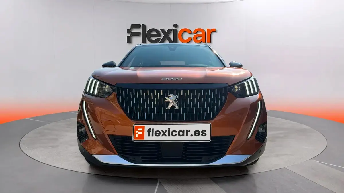 Usado Peugeot 2008 Allure 131 CV (96 kW) 2020 Naranja SUV