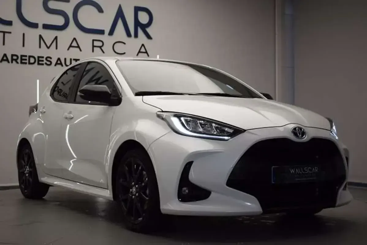 Usado Toyota Yaris Hybrid Style 116 CV (85 kW) 2022 Blanco Berlina