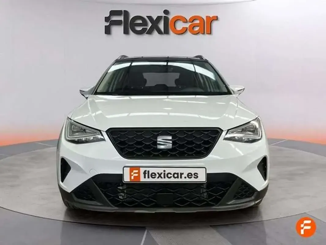 Usado Seat Arona Style 110 CV (80 kW) 2022 Blanco SUV
