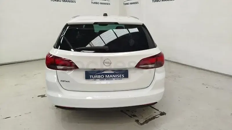 Usado Opel Astra Ultimate 145 CV (106 kW) 2021 Blanco Familiar