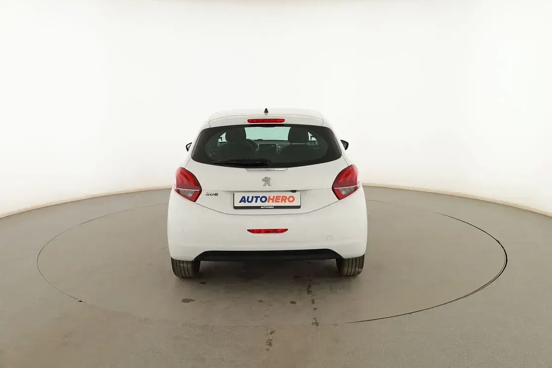 Usado Peugeot 208 Allure 100 CV (73 kW) 2018 Blanco Utilitario