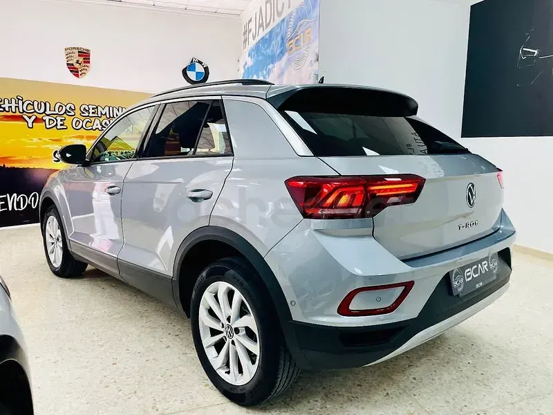 Usado VW T-Roc Life 115 CV (84 kW) 2023 Gris / plata SUV
