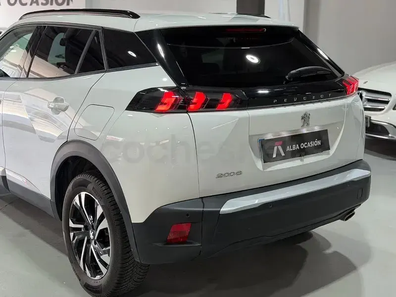 Usado Peugeot 2008 Allure 110 CV (80 kW) 2022 Blanco SUV