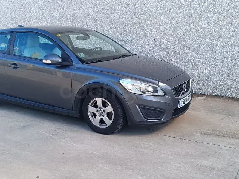 Usado Volvo C30 Drive Kinetic 109 CV (80 kW) 2010 Gris / plata Utilitario