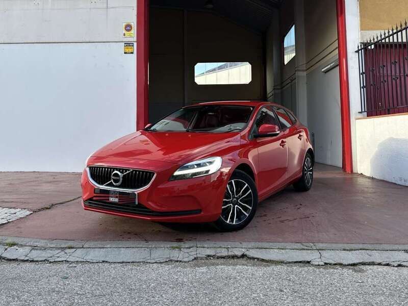 Rojo Usado 2018 Volvo V40 Momentum Familiar | 13.490 € (Precio justo) - Imagen 1/4