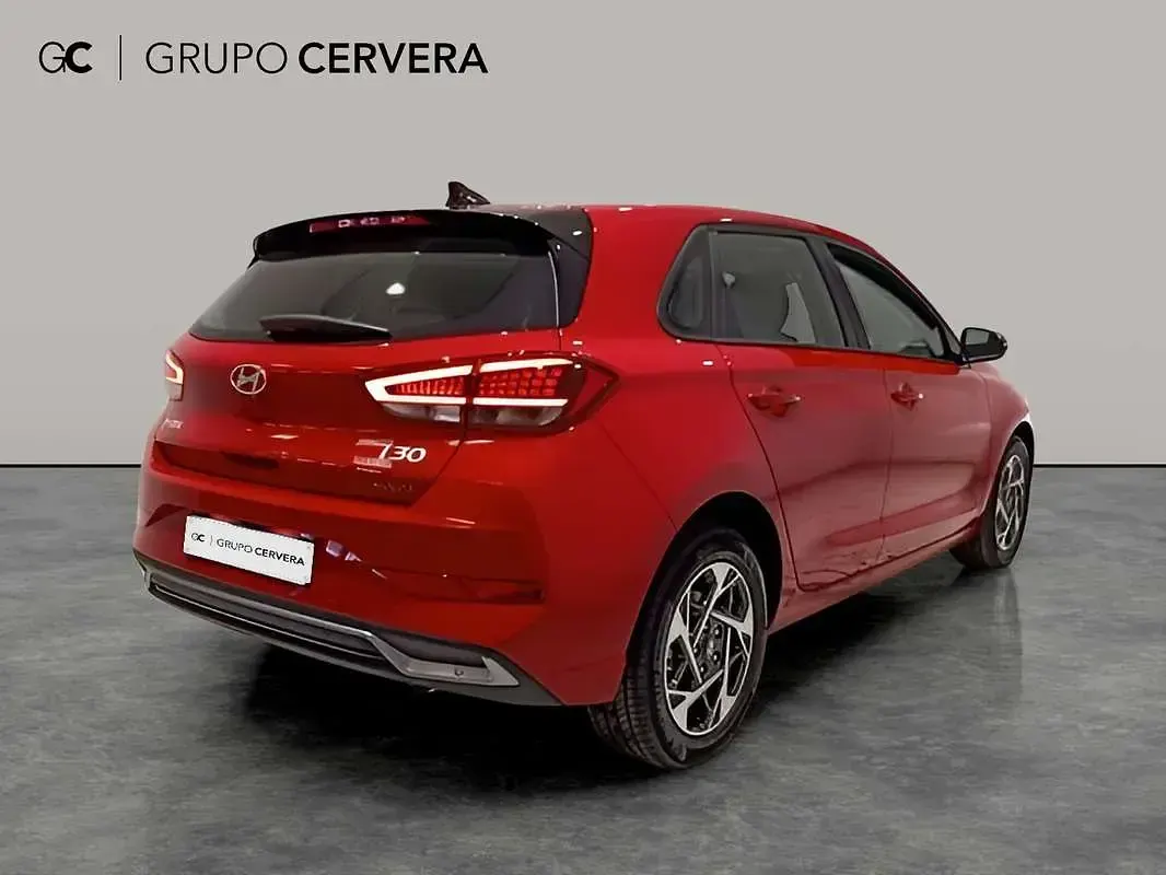 Nuevo Hyundai i30 101 CV (74 kW) 2026 Rojo Utilitario