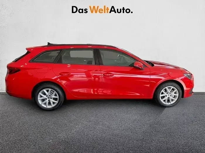 Usado Seat Leon Style 110 CV (80 kW) 2023 Rojo