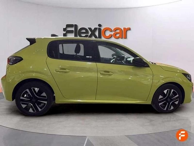 Usado Peugeot 208 Allure 101 CV (74 kW) 2025 Verde Utilitario