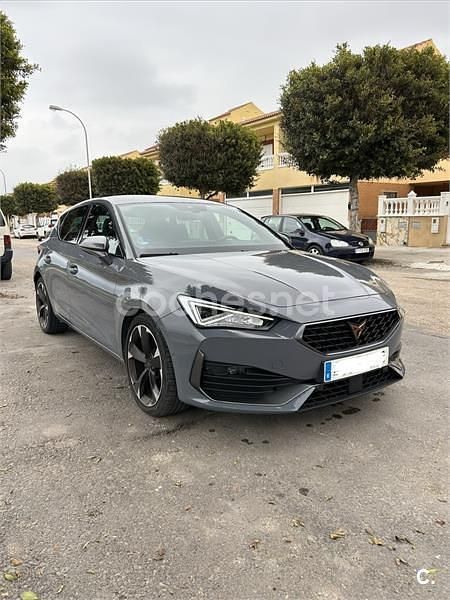 Usado Cupra Leon 150 CV (110 kW) 2024 Gris / plata Berlina