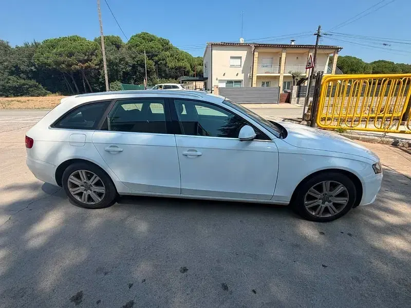 Usado Audi A4 160 CV (117 kW) 2009 Blanco Familiar