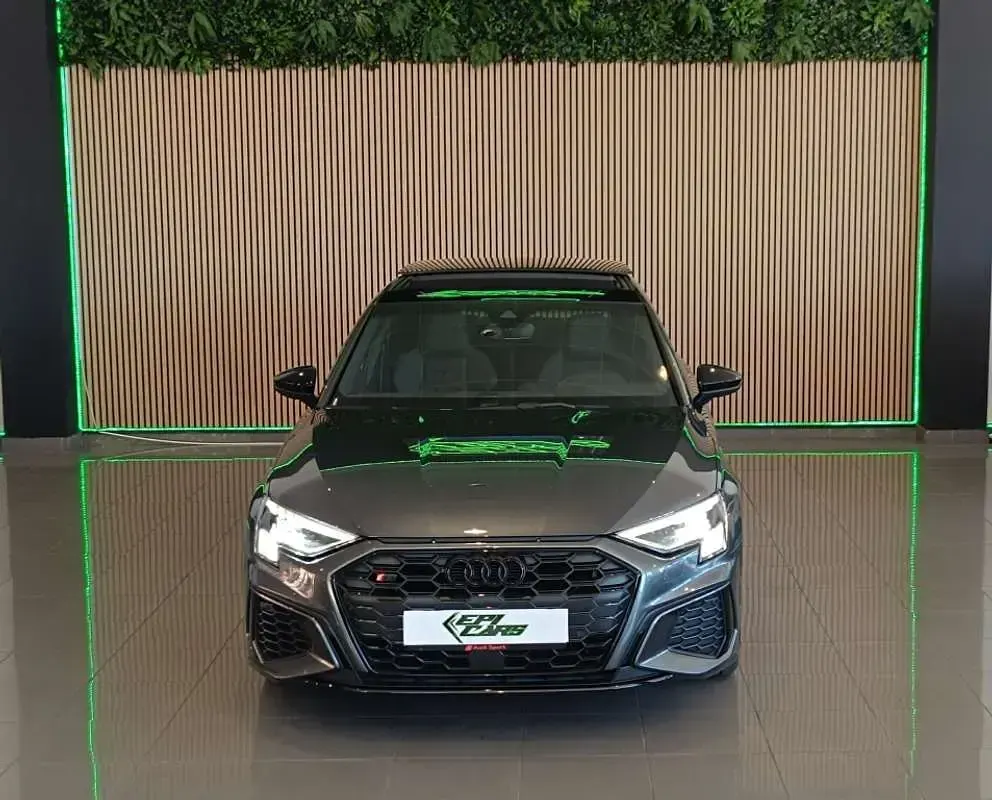 Usado Audi S3 Sportback Ambiente 310 CV (228 kW) 2021 Gris Utilitario