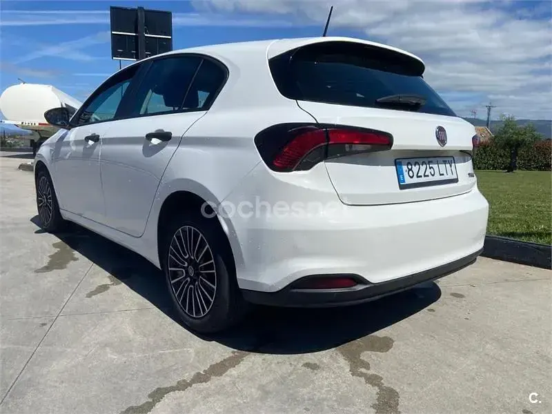 Usado Fiat Tipo Cross 95 CV (69 kW) 2022 Blanco Berlina