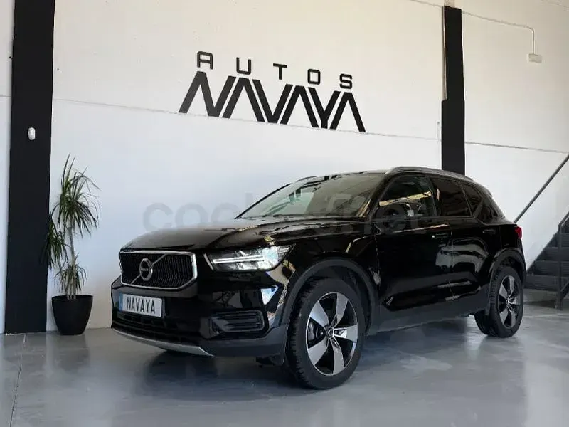 Usado Volvo XC40 Momentum 150 CV (110 kW) 2020 Negro SUV