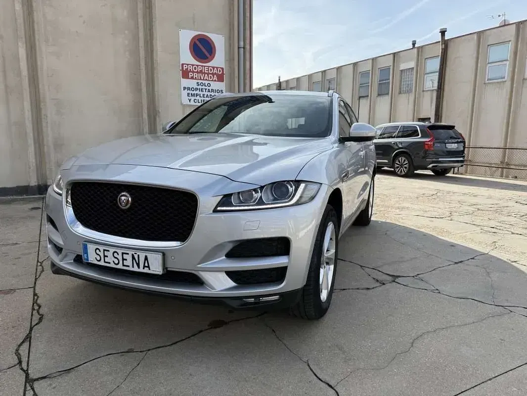 Usado Jaguar F-Pace Prestige 241 CV (177 kW) 2017 Gris / plata SUV