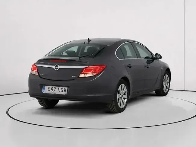 Usado Opel Insignia Edition 130 CV (95 kW) 2011 Gris Berlina