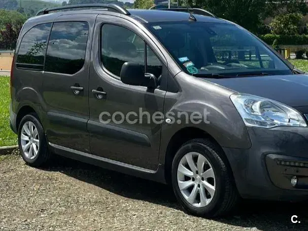 Usado Peugeot Partner Tepee Active 110 CV (80 kW) 2018 Gris / plata Monovolumen