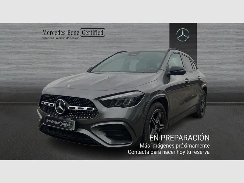 Usado Mercedes GLA200 AMG line 150 CV (110 kW) 2025 Gris SUV