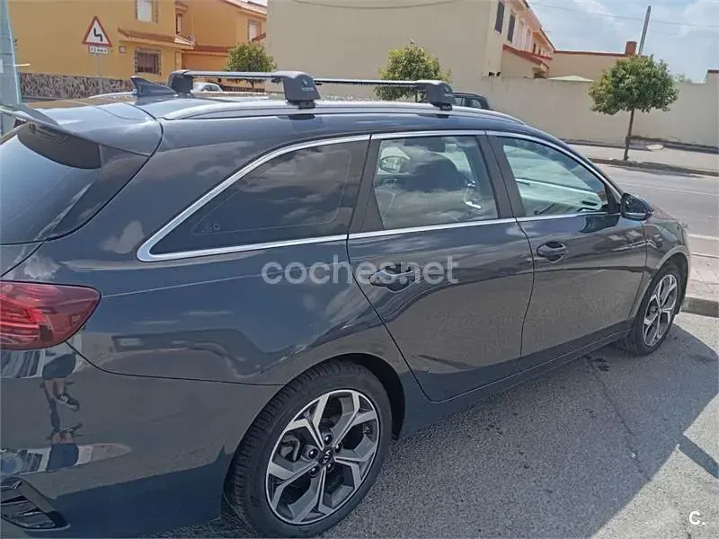 Usado Kia Ceed 141 CV (103 kW) 2021 Gris / plata Utilitario