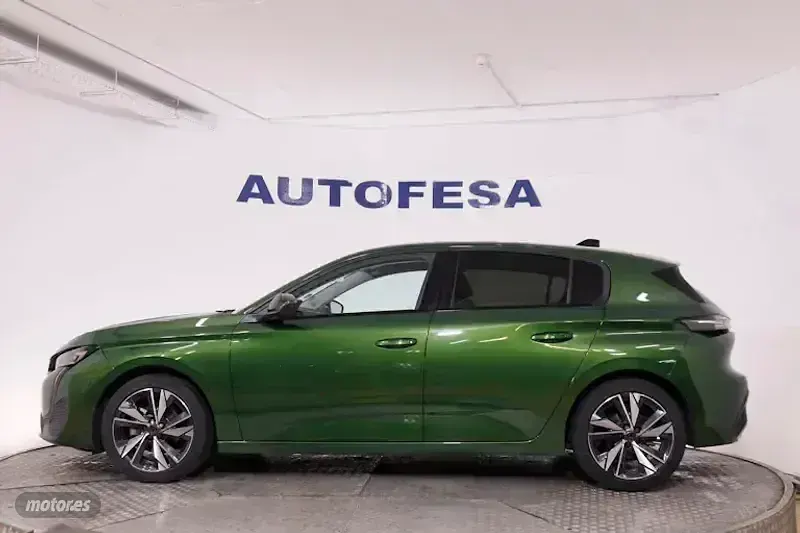 Usado Peugeot 308 Allure 130 CV (95 kW) 2022 Verde