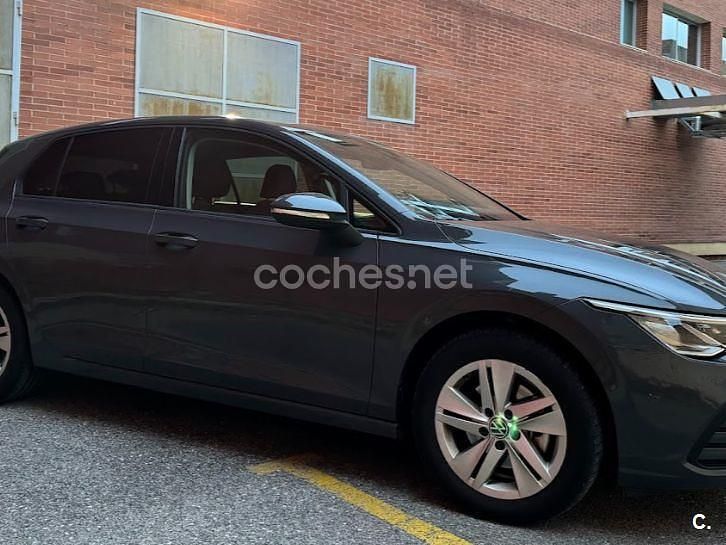 Usado VW Golf VIII Life 131 CV (96 kW) 2024 Gris / plata Familiar