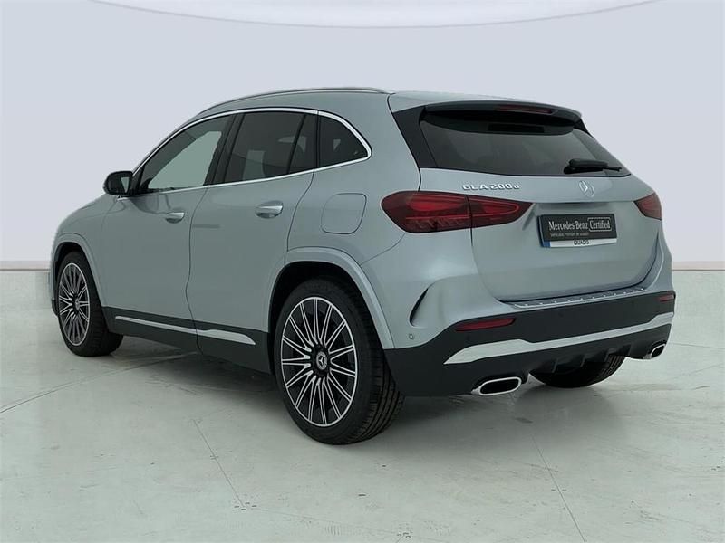 Usado Mercedes GLA200 150 CV (110 kW) 2025 Plata hightech SUV