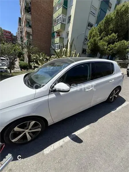 Usado Peugeot 308 Allure 110 CV (80 kW) 2015 Blanco Berlina