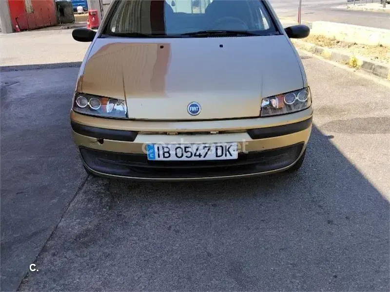 Usado Fiat Punto 60 CV (44 kW) 1999 Beige Berlina