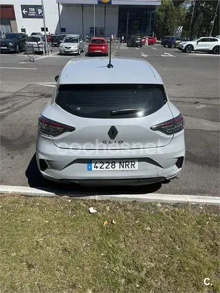 Usado Renault Clio V Evolution 100 CV (73 kW) 2025 Gris / plata Berlina