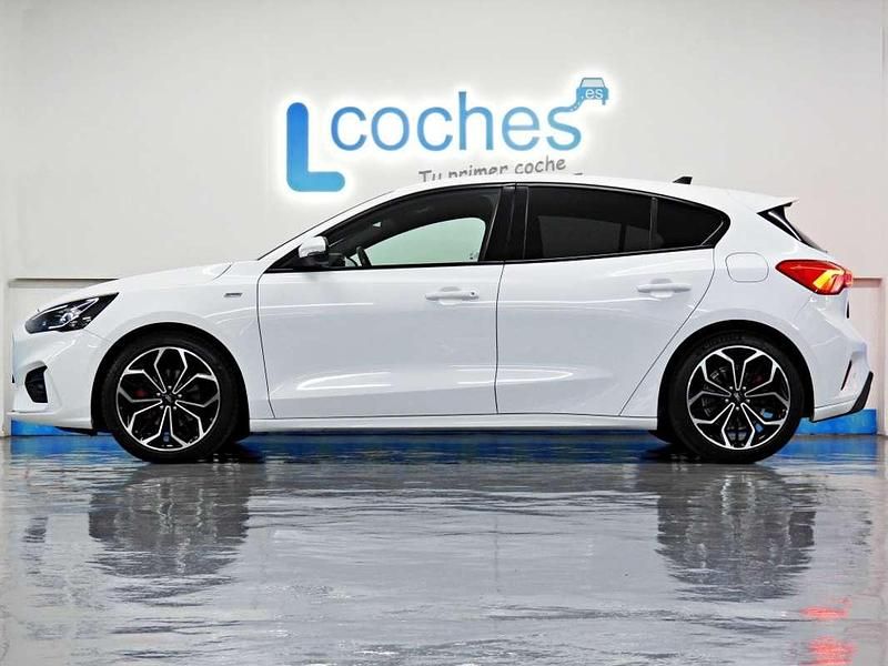 Blanco Usado 2021 Ford Focus ST-Line Utilitario | 19.990 € (Caro) - Imagen 1/4