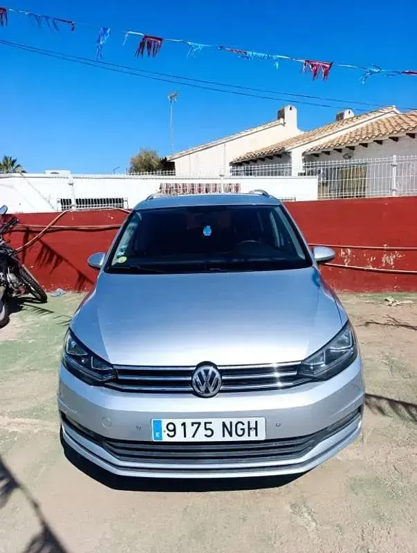 Usado VW Touran Sportline 150 CV (110 kW) 2017 Gris Monovolumen