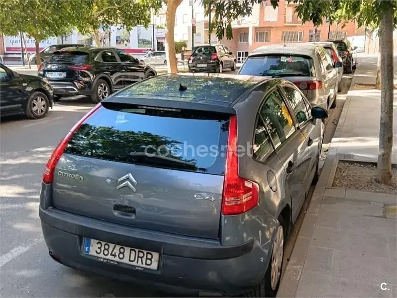 Usado Citroën C4 92 CV (67 kW) 2005 Gris / plata Berlina