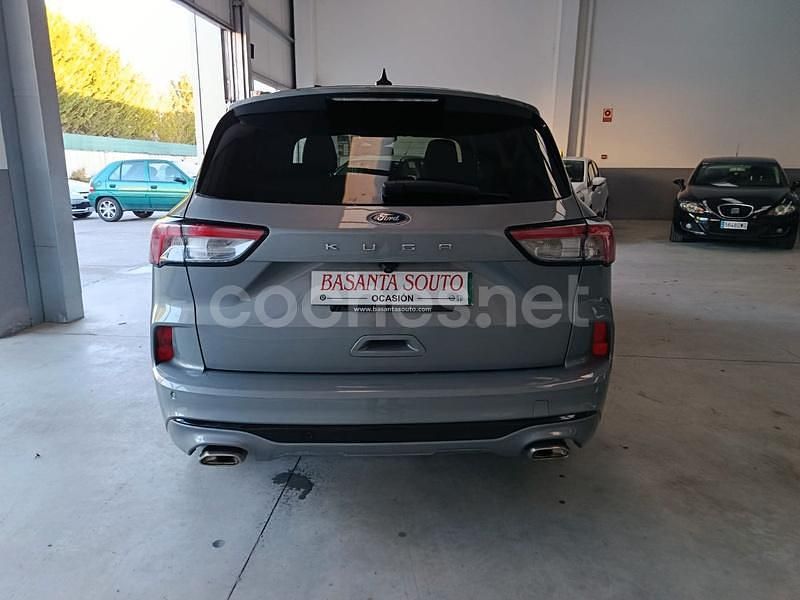 Usado Ford Kuga ST-Line 150 CV (110 kW) 2022 Gris / plata SUV