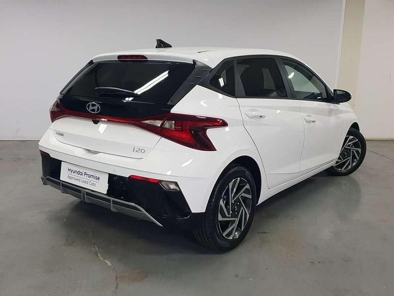 Usado Hyundai i20 101 CV (74 kW) 2024 Blanco Utilitario
