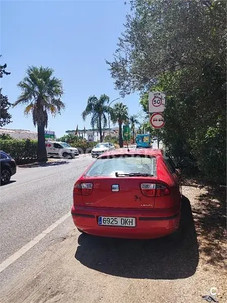 Usado Seat Leon Sport 105 CV (77 kW) 2005 Rojo Utilitario