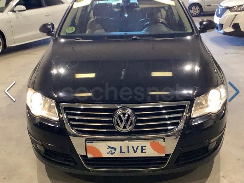 Negro Usado 2007 VW Passat Highline Berlina | 6790 € (Un poco caro) - Imagen 1/4