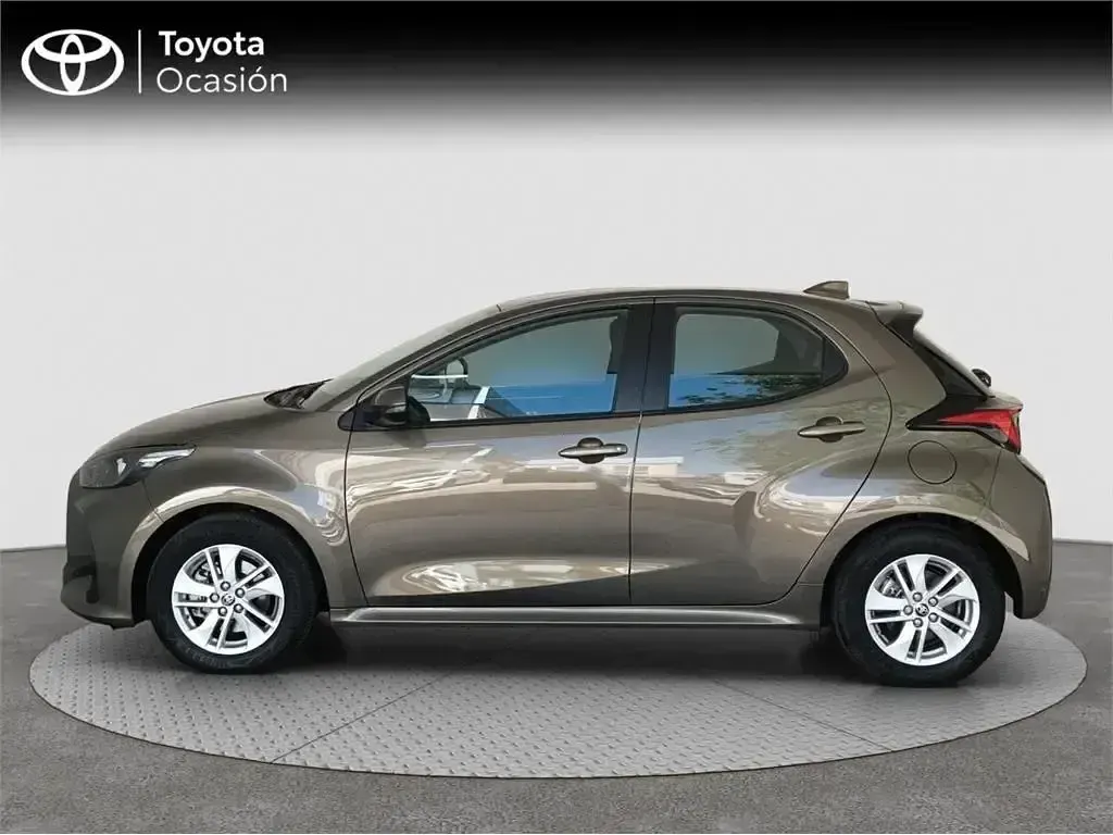 Usado Toyota Yaris Hybrid Active 116 CV (85 kW) 2022 Otro Monovolumen