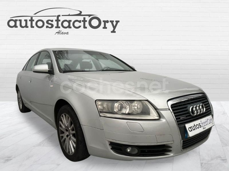 Usado Audi A6 233 CV (171 kW) 2004 Gris / plata Berlina