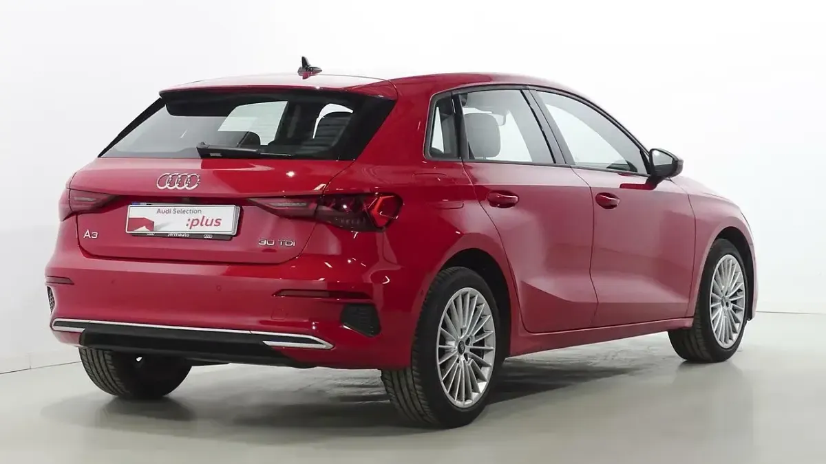 Usado Audi A3 Advanced Plus 116 CV (85 kW) 2022 Rojo Berlina