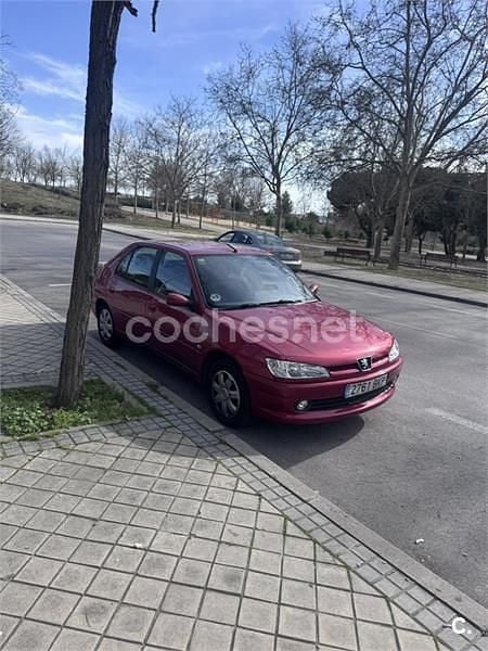 Usado Peugeot 306 90 CV (66 kW) 2001 Rojo Berlina