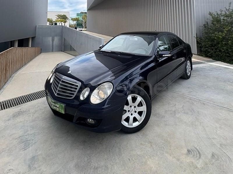 Usado Mercedes E220 Classic 170 CV (125 kW) 2008 Azul Berlina