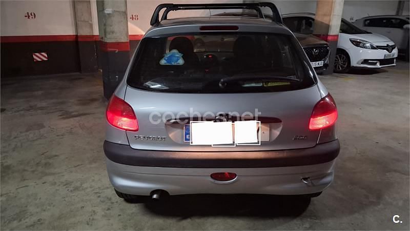 Usado Peugeot 206 70 CV (51 kW) 2002 Gris / plata Berlina