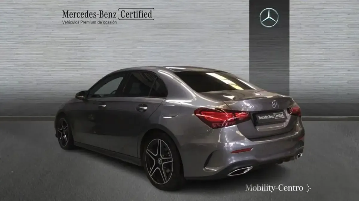 Usado Mercedes A180 136 CV (100 kW) 2024 Gris montaña Berlina