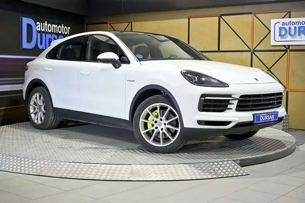Usado Porsche Cayenne E-Hybrid 468 CV (344 kW) 2022 Blanco SUV