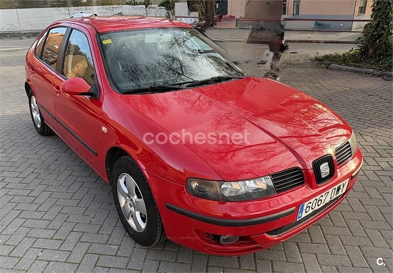 Usado Seat Leon Sport 102 CV (75 kW) 2006 Rojo Utilitario