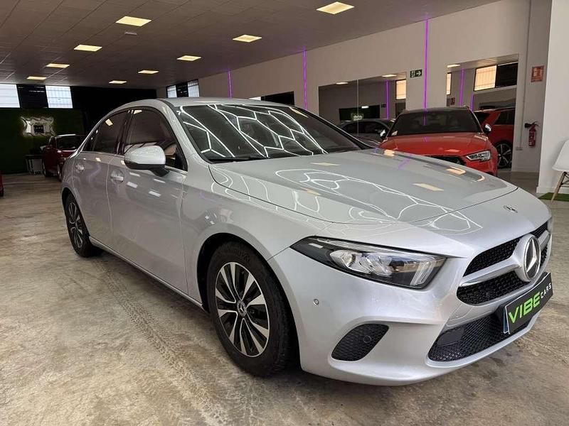 Usado Mercedes A180 Advanced 116 CV (85 kW) 2022 Gris Utilitario