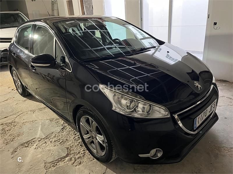 Usado Peugeot 208 Allure 92 CV (67 kW) 2015 Azul Utilitario