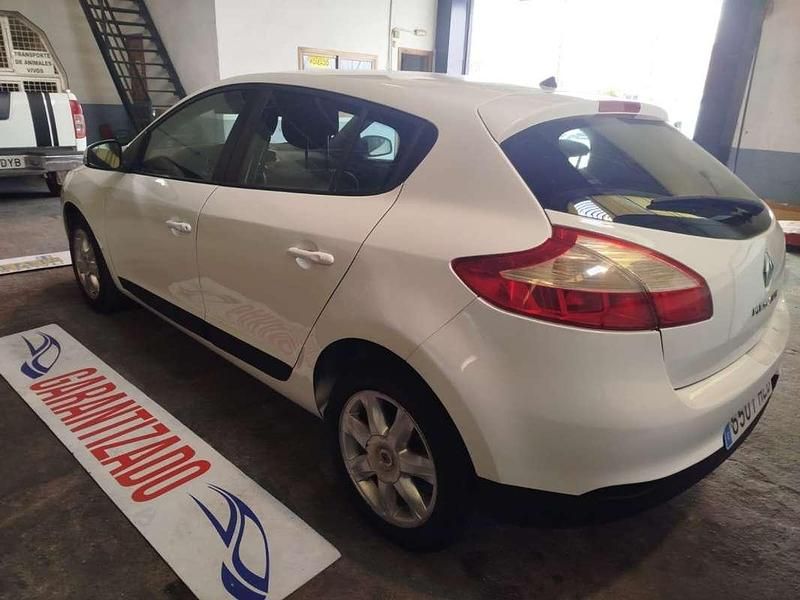 Usado Renault Mégane III Dynamique 116 CV (85 kW) 2012 Blanco Utilitario