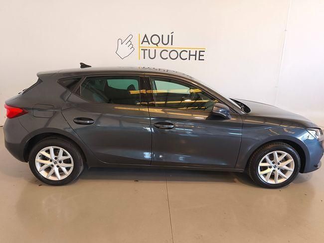 Usado Seat Leon Style 110 CV (80 kW) 2022 Gris Berlina